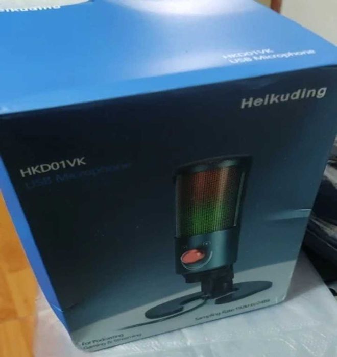 Красивый микрофон с стойкой для студий с RGB подсветкой юсб