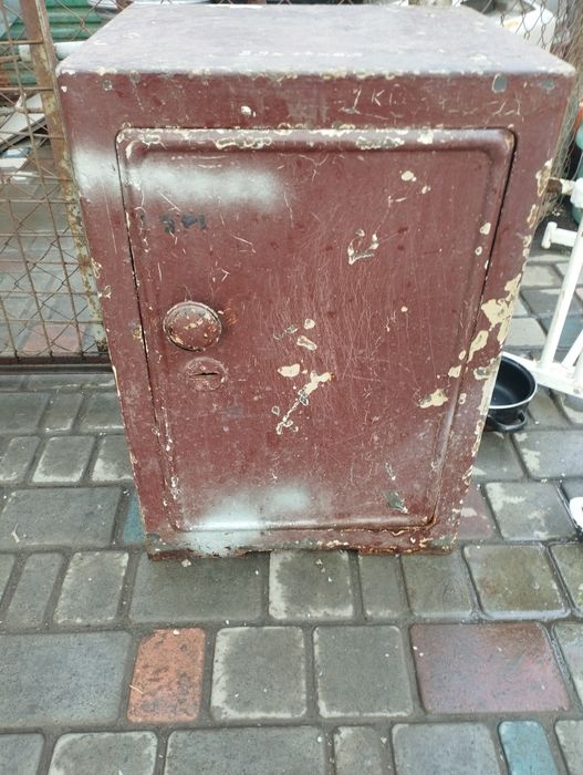 Продам советский сейф