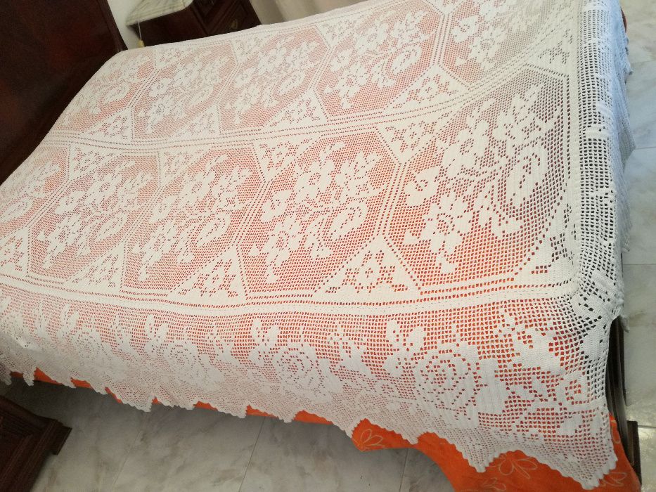 Colcha em Crochet para Cama de Corpo e Meio + 2 Almofadas