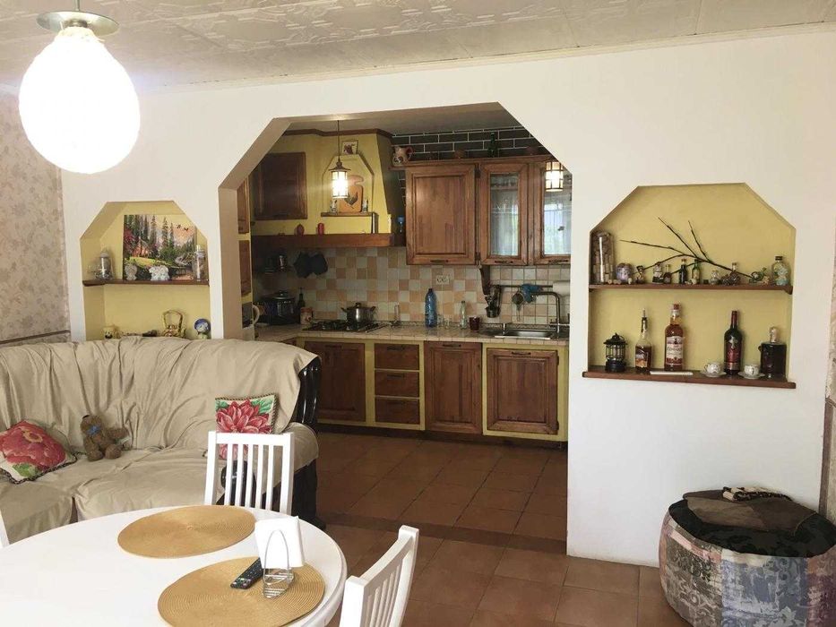 Будинок на пагорбі з видом на озеро та власною енергією, Гвоздів