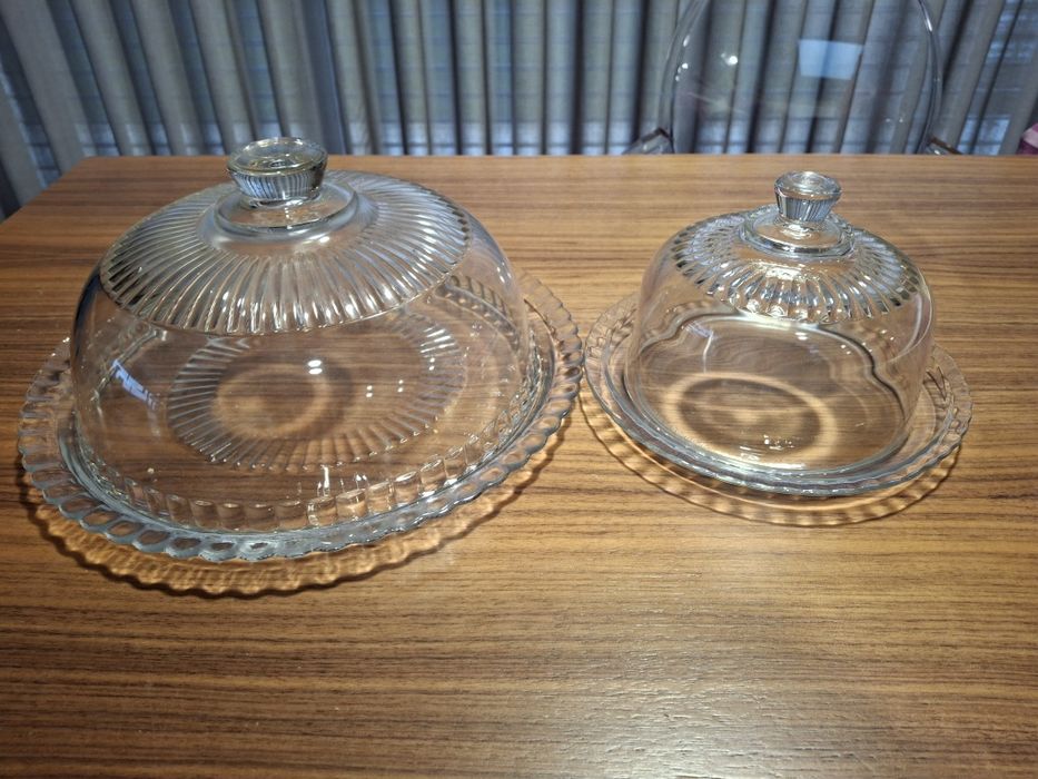 Queijeira e porta bolos