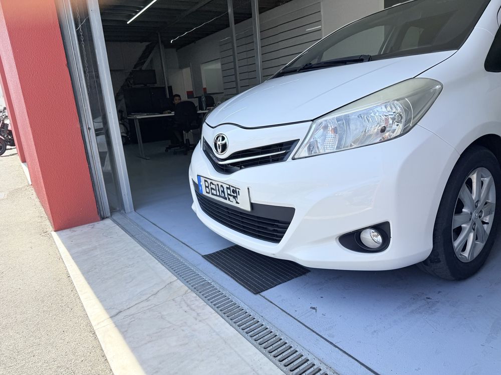 Toyota yaris 2012   Caixa de 6v