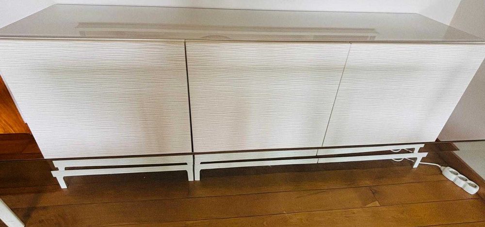 Aparador branco com 3 portas