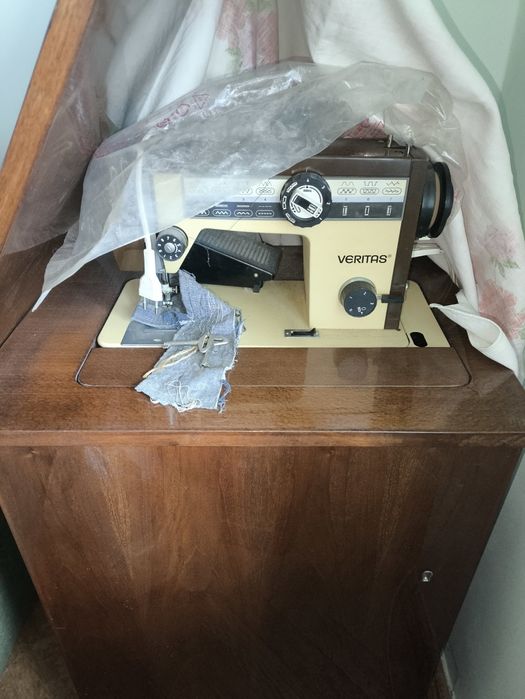 Швейна машинка Veritas