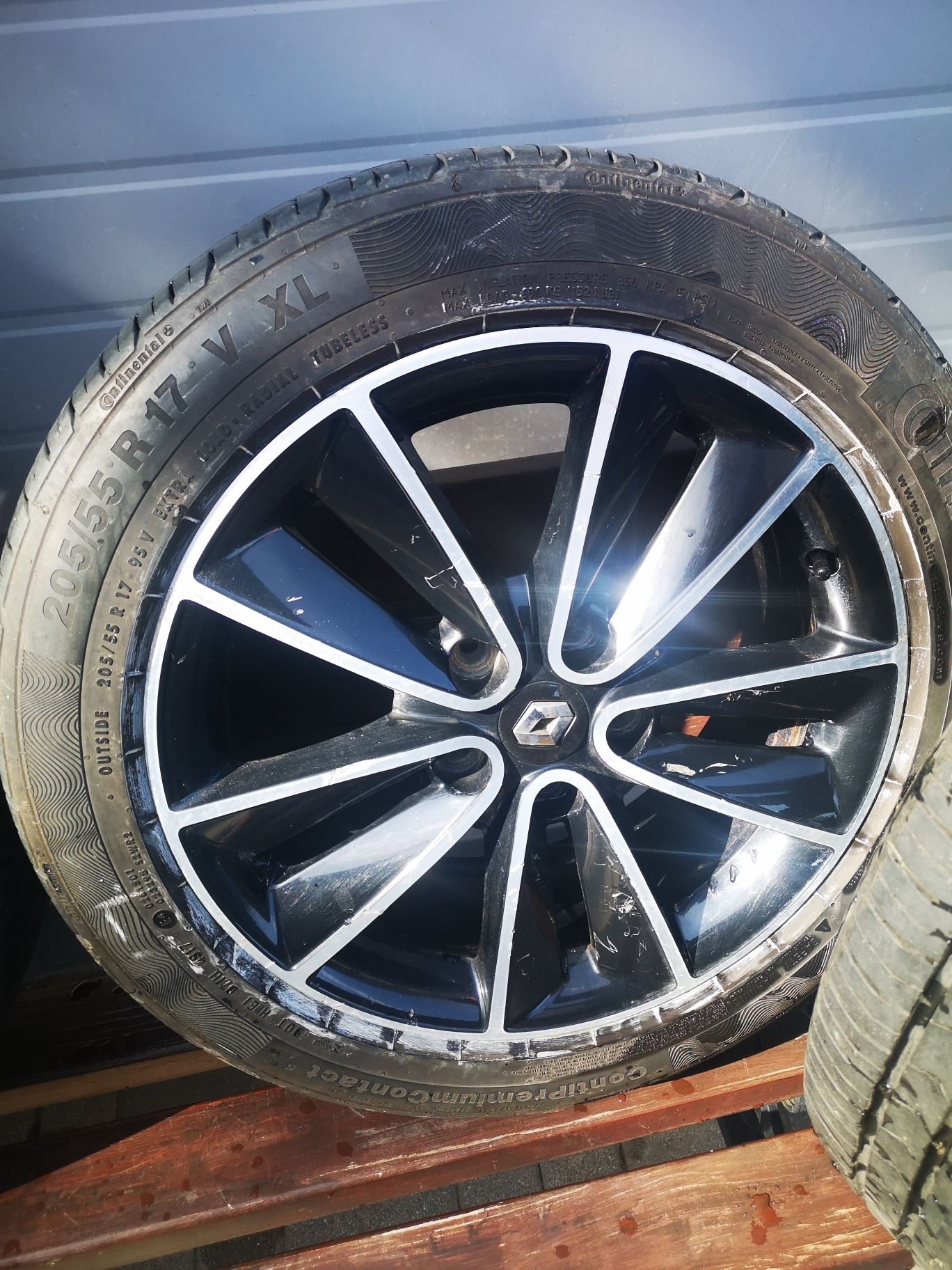 Felgi 17 z oponami Renault