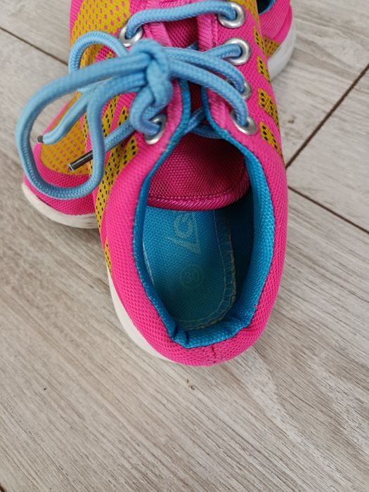 Кросівки на дівчинку