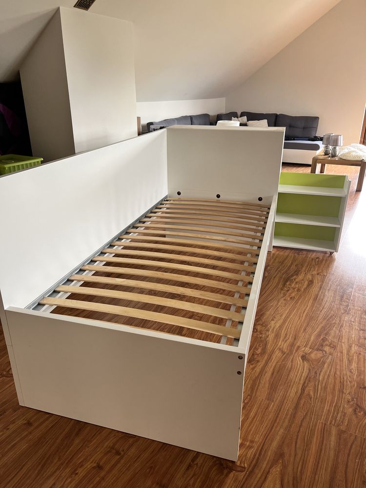 Łóżko ikea białe z zagłówkiem z szafką zielone ze stelażem 90 na 200