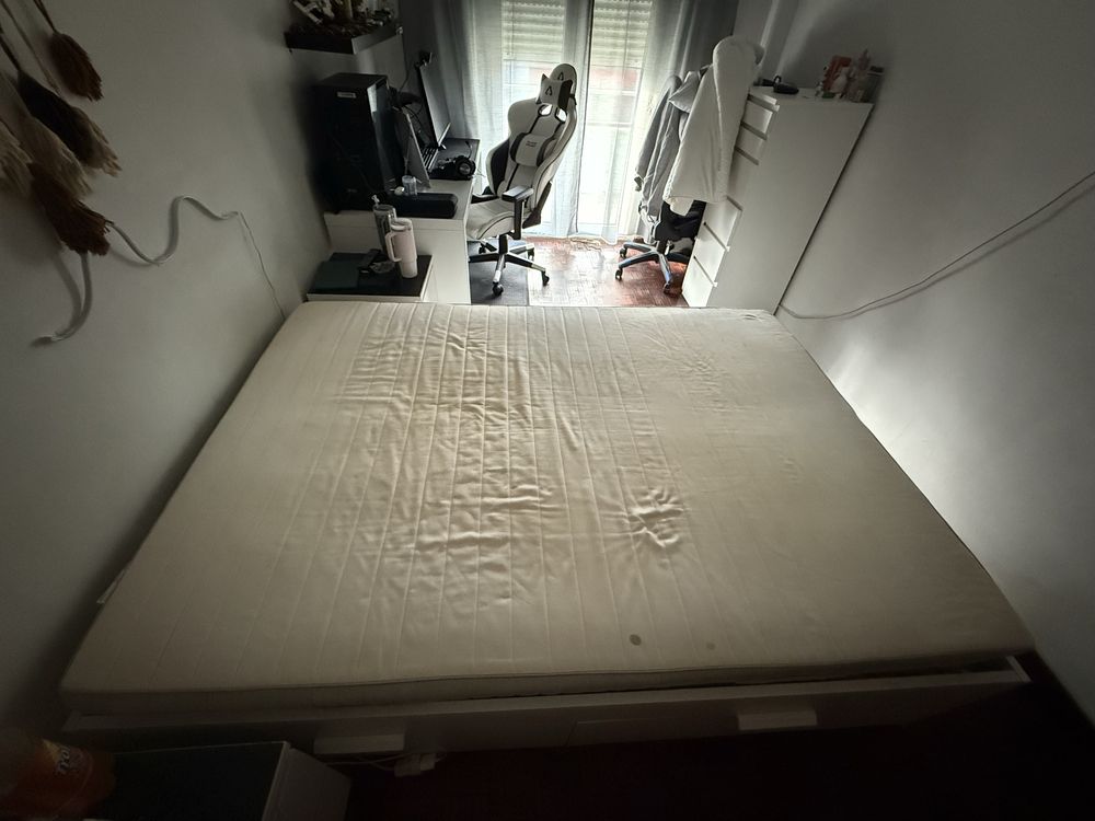 Colchão ikea com capa