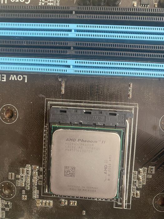 Материнська плата, процесор, оперативна память і охолодження проца.