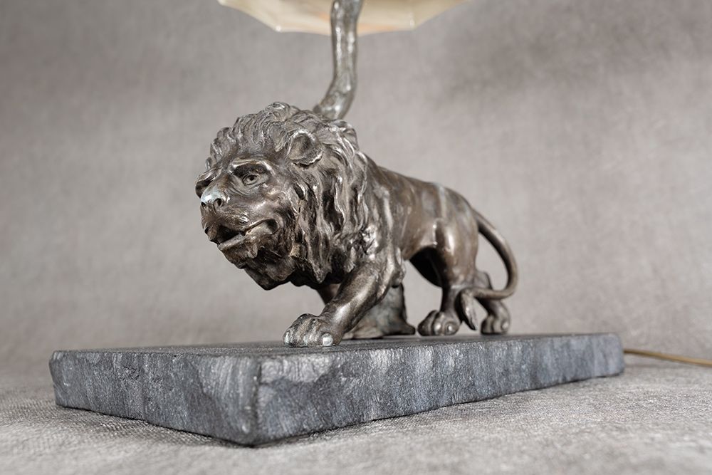 Lampa stołowa / biurkowa z figurą lwa, lata 30. XX wieku