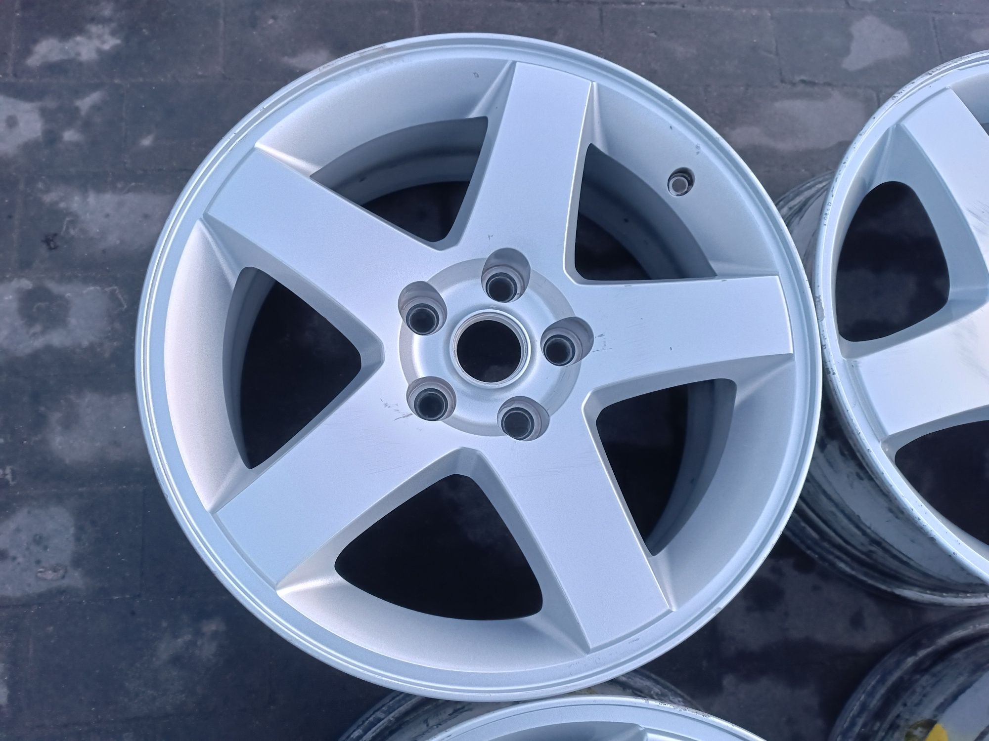 Felgi Alu Magnum Durango Charger 5x115 7J17