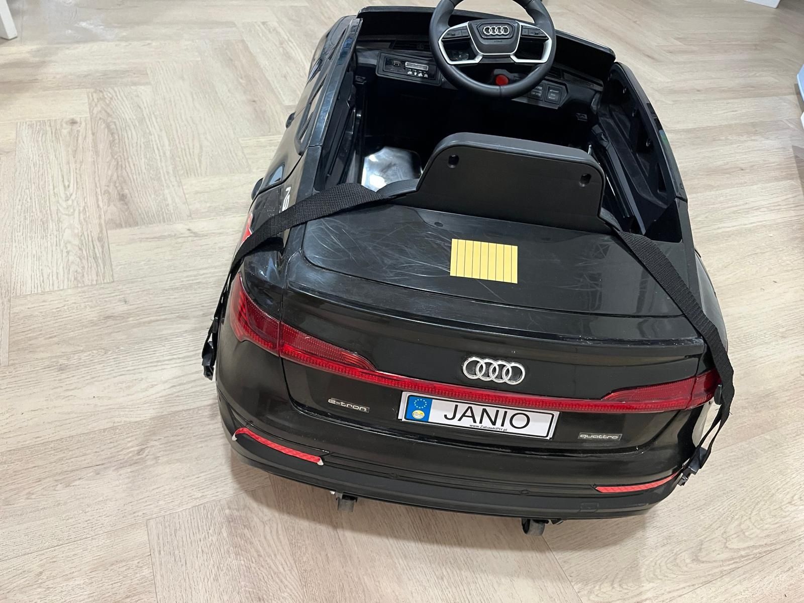 Samochód akumulatorowy elektryczny audi e-tron 12V