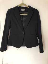 Blazer preto H&M 38, ,sweat cinza, poncho Mango