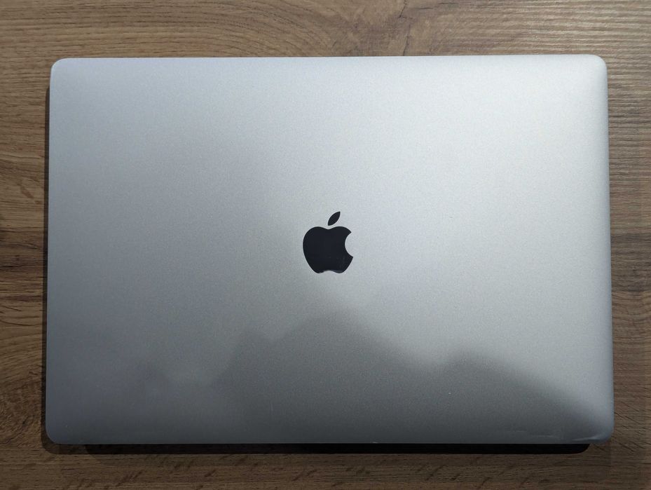 Macbook pro 15 2017 i7 2.8ghz 16/256gb pro 555 2gb