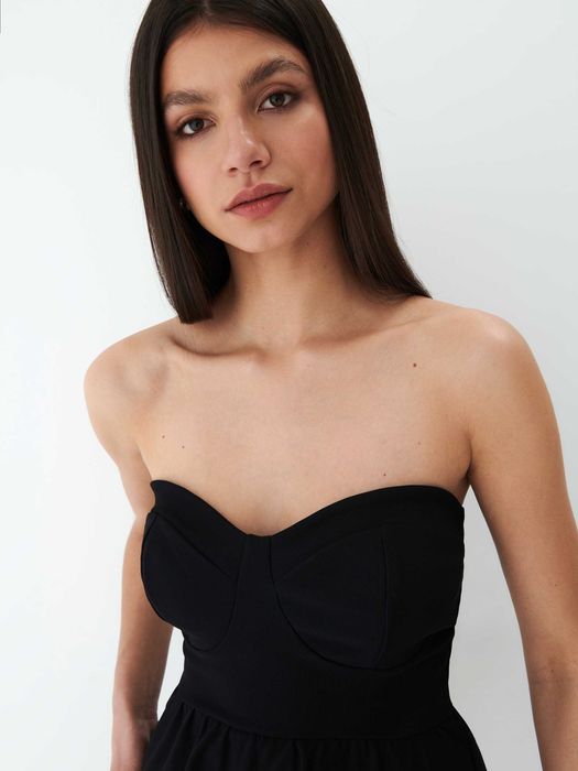 Top czarny dekolt serce z baskinią falbaną MOHITO 40/L