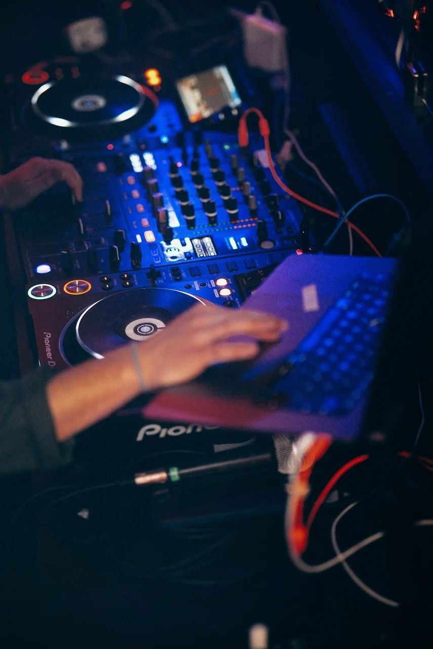 DJ GLIMAR - Oprawa muzyczna imprez okolicznościowych