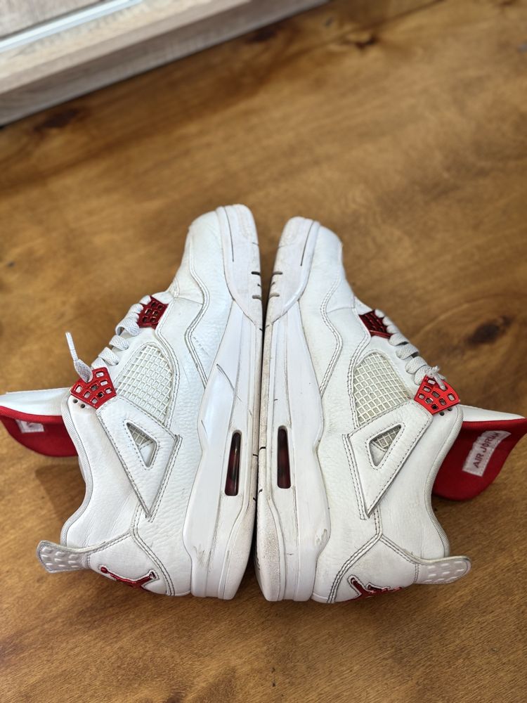 Jordan 4 metallic red