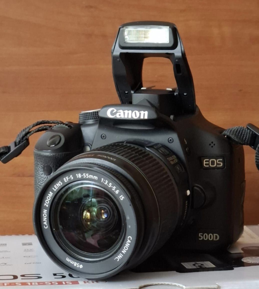 Цифрова дзеркальна фотокамера Canon EOS 500D 10 Мп з об'єктивом Canon