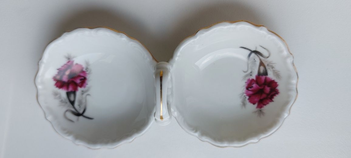 Solniczka pieprzniczka porcelana Bogucice czasy PRL-U goździki stary
