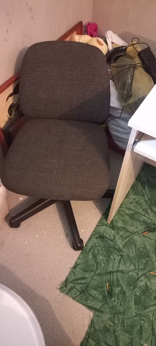 Sprzedam biurko , gratis fotel