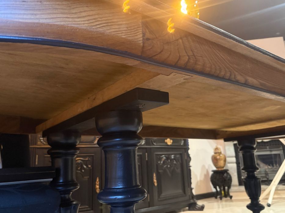 Mesa de jantar em madeira