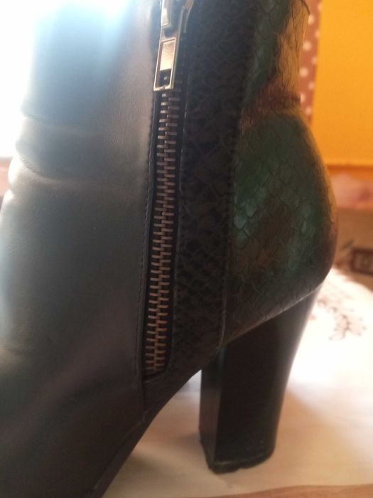 Piękne botki* kozaki damskie* skóra węża* r.37*