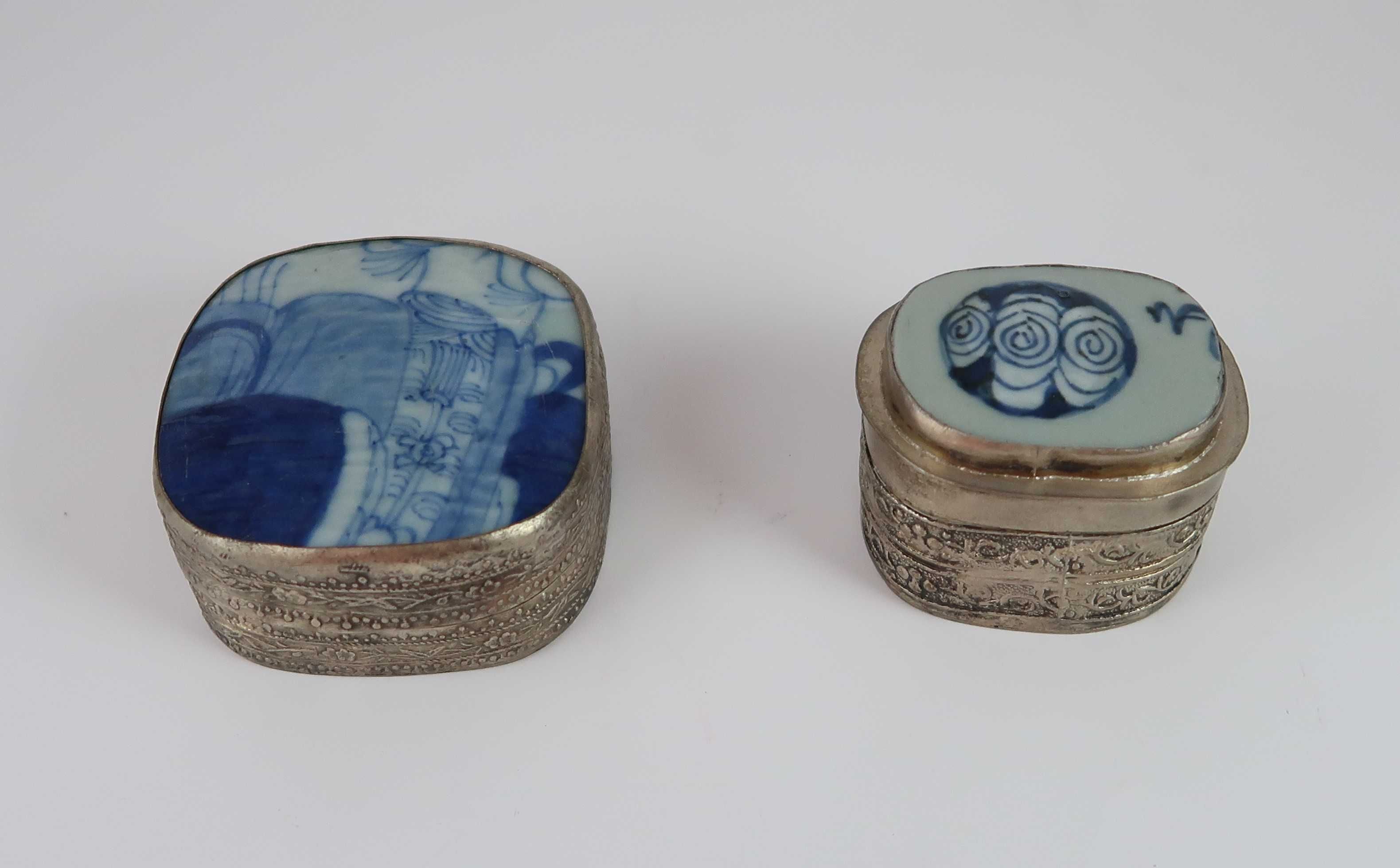 2 Caixas da china tampa porcelana azul e branca (antigas)