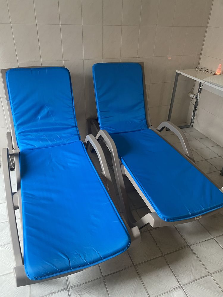Espreguiçadeira de piscina (1 unidade com dois colchão)