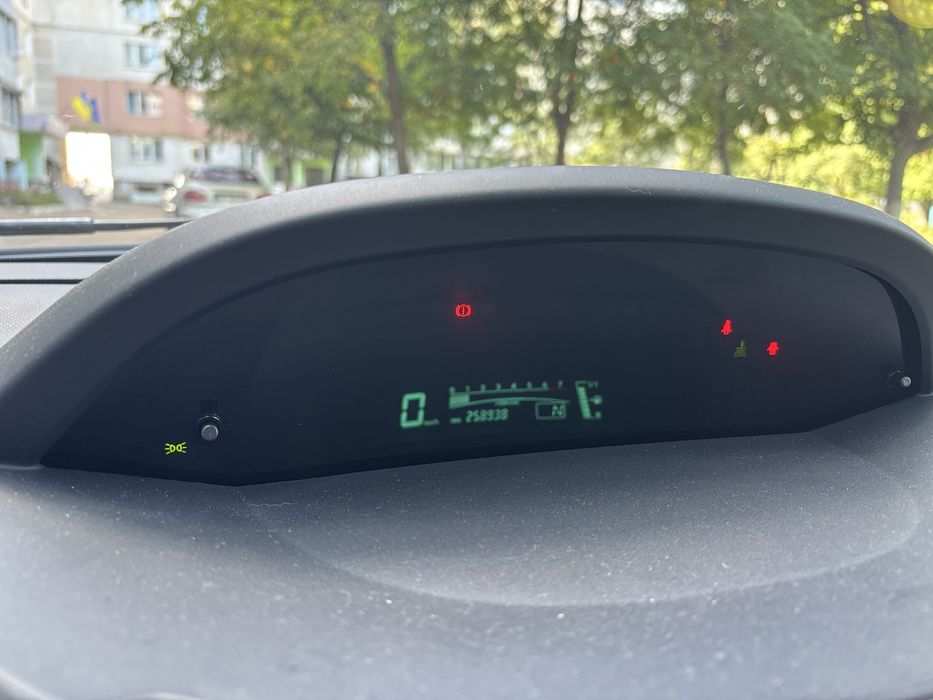 Продам Toyota Yaris 2006, 1.3 бензин, робот