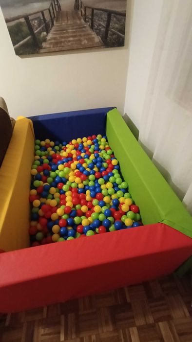 Piscina de bolas impecável