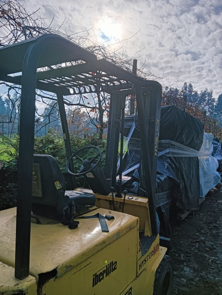 Empilhador elétrico hyster 2 toneladas.