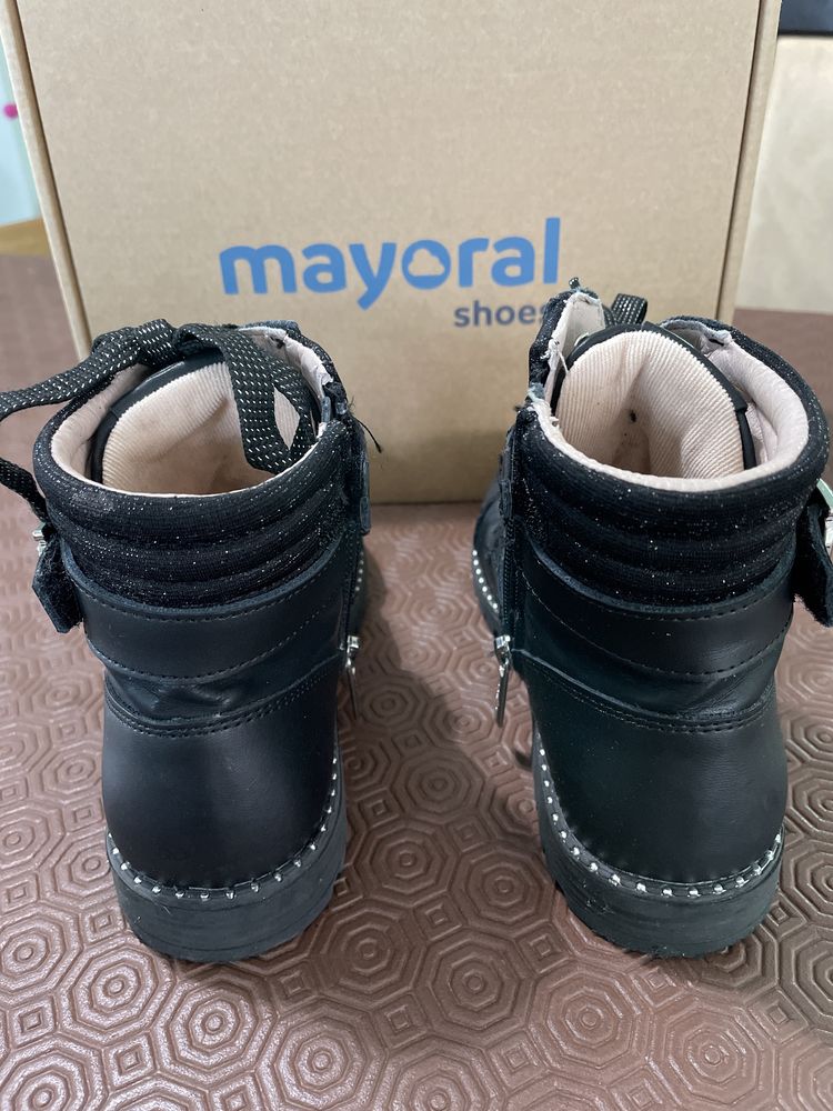 Botas Mayroral menina. Como novas. Tamanho 32