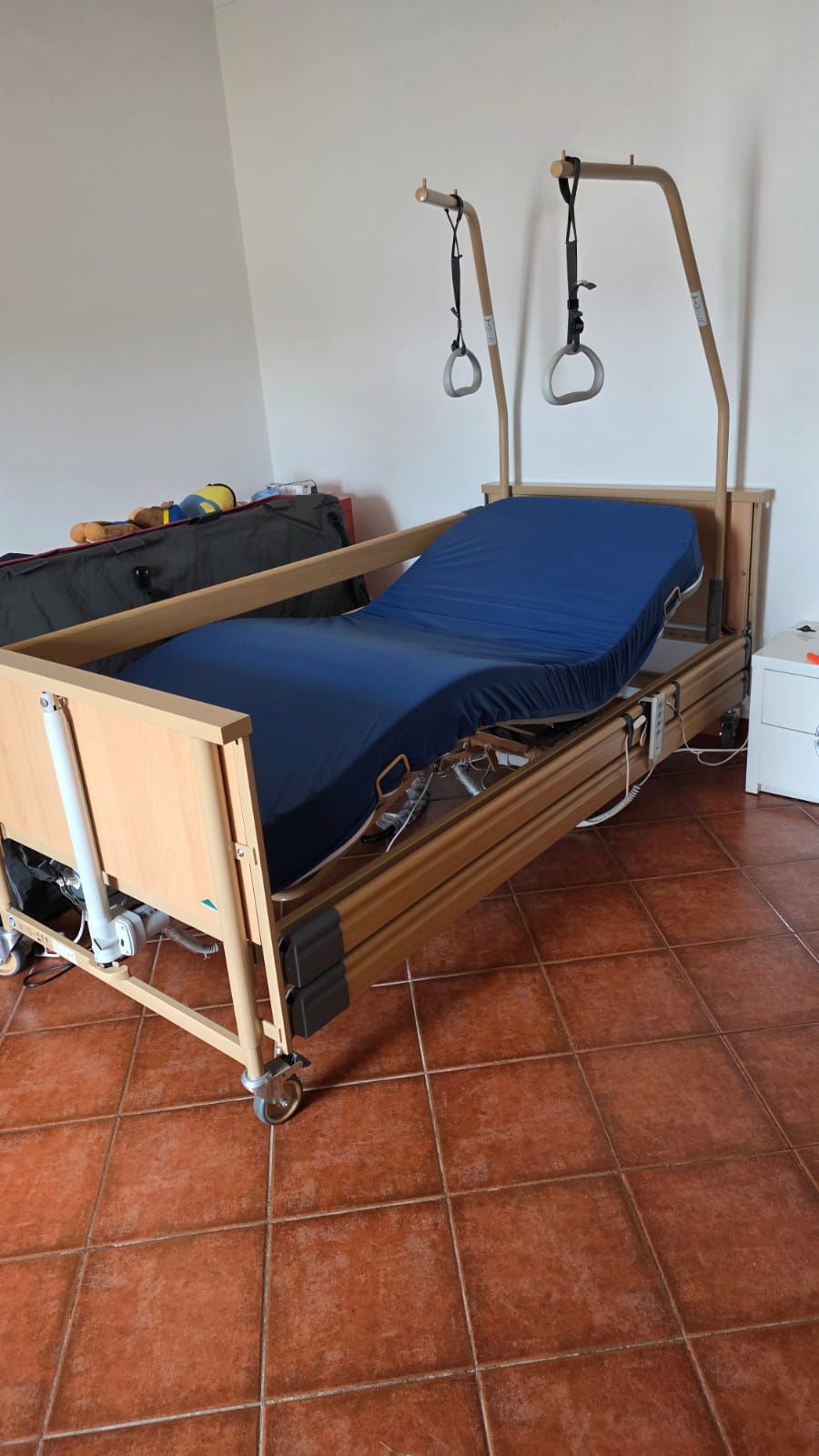 Cama articulada com comando