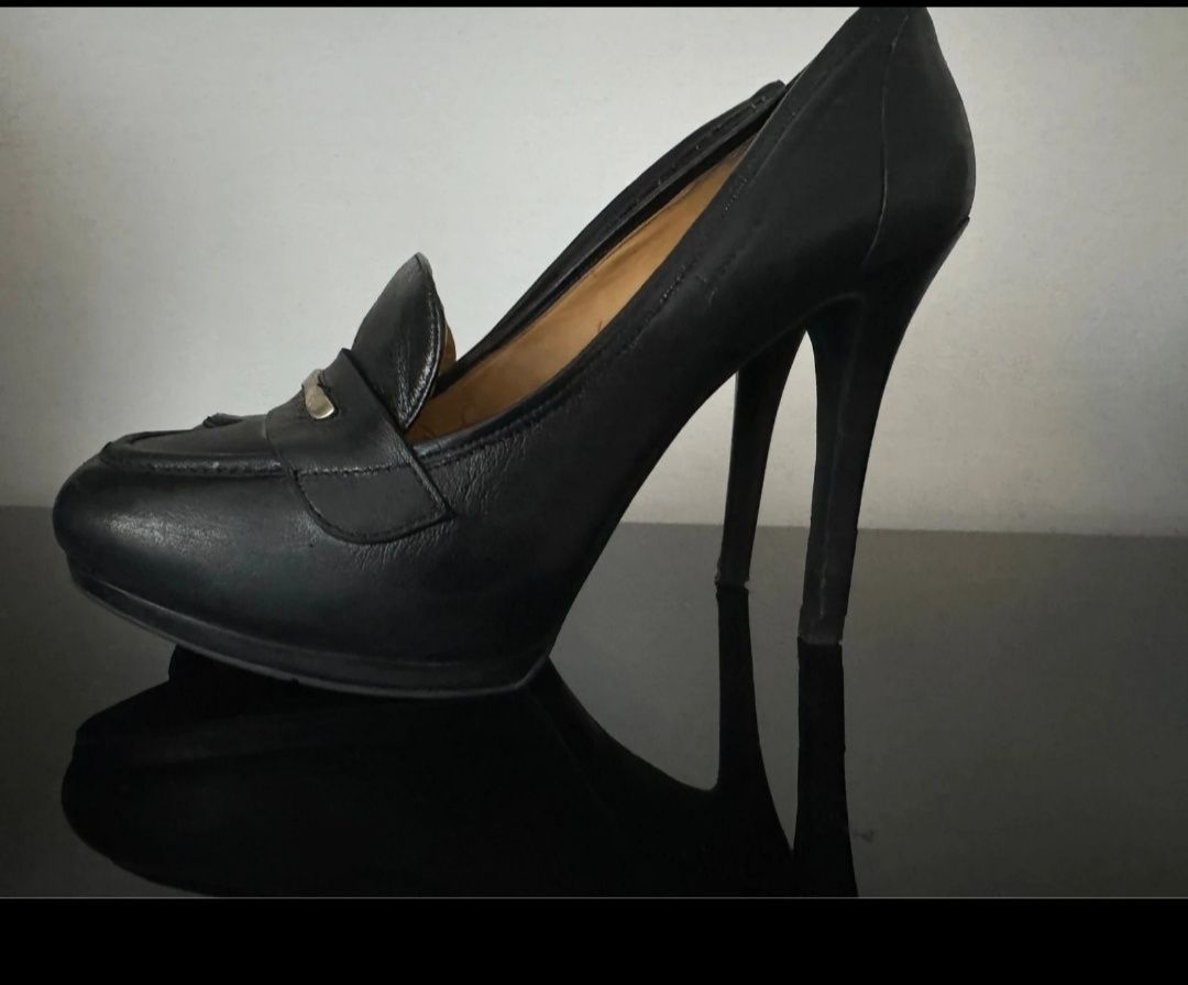 Buty na szpilce..