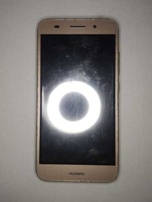 Huawei Y3 2017 на деталі