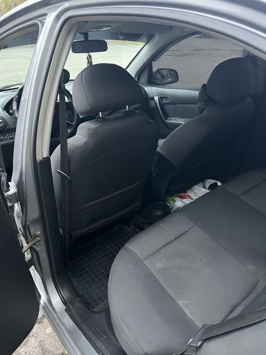 Продам chevrolet aveo T250 1.5 газ/бенз 2008 майже не фарбована