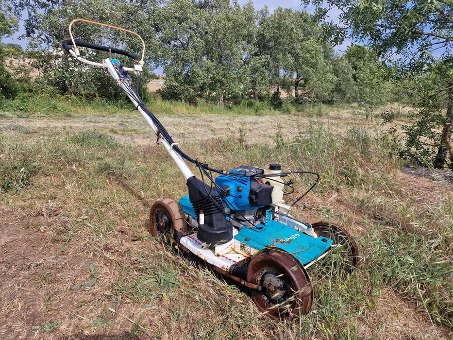 Corta mato / Destroçador de mato a motor - Kubota GC-S500 e GC-K501