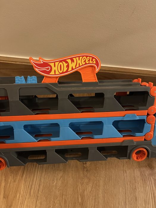Camiao hot wheels
