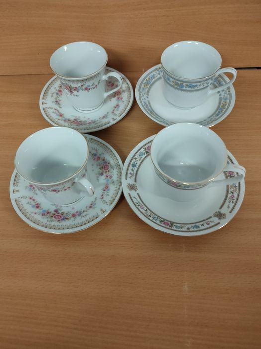 Conjunto de chávenas em porcelana chinesa.