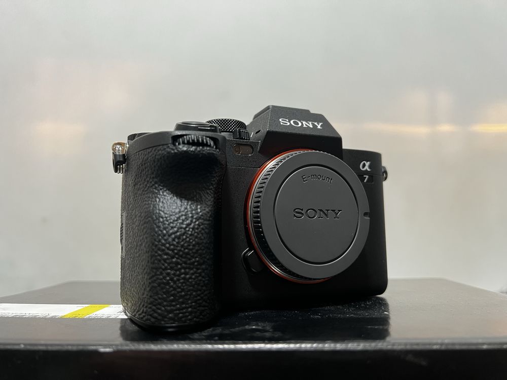 Sony a7 IV (Mark 4) + Obiektyw 28-70mm F3.5-5.6 FE