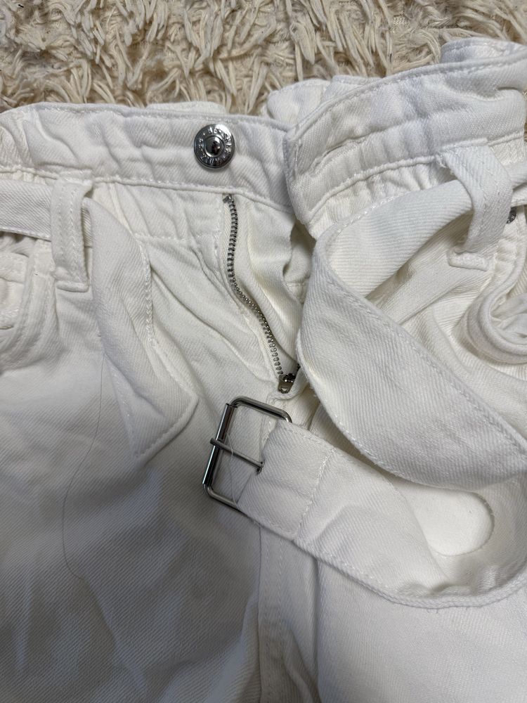 Білі джинсові шорти Bershka