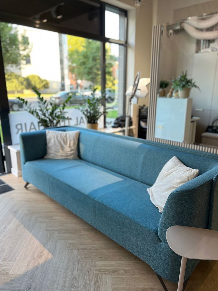 Niebieska sofa 3-4 osobowa