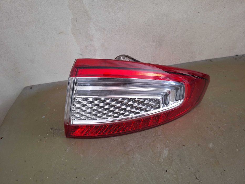 Lampa tylna lewa w błotnik Mondeo mk4 H/B  lift