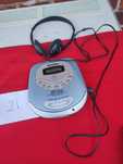 Walkman Dual na CD sprawny w zestawie ze słuchawkami
