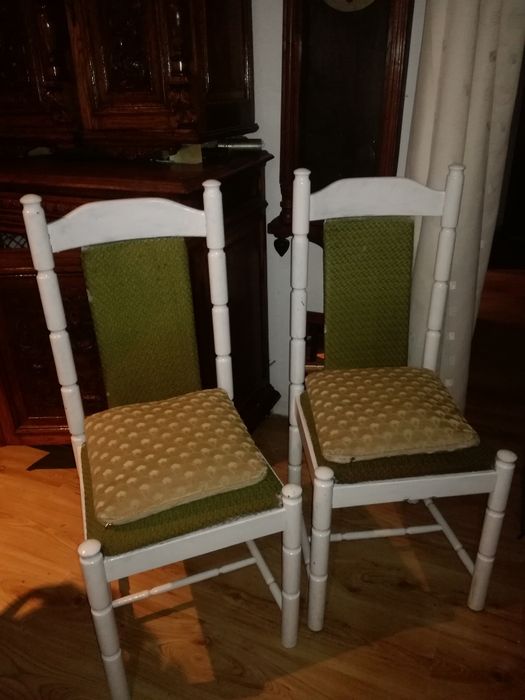 Sprzedam dwa stare krzesła
