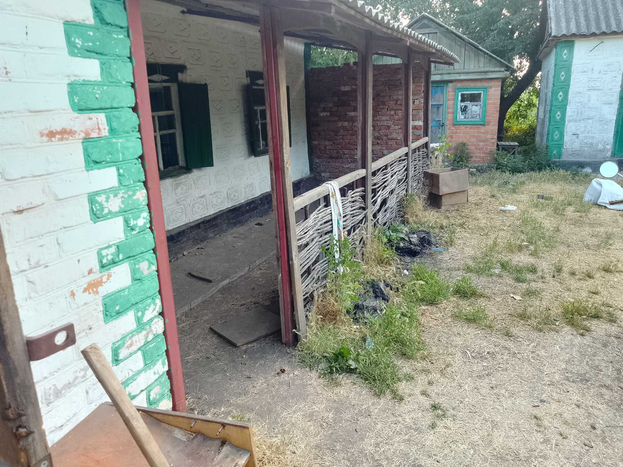 Продам хату домик(2-две) с участками Новая  Галещина