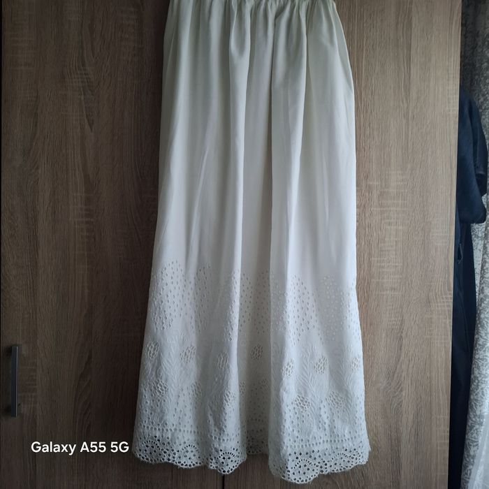 Biała spódnica z haftem Zara długa M