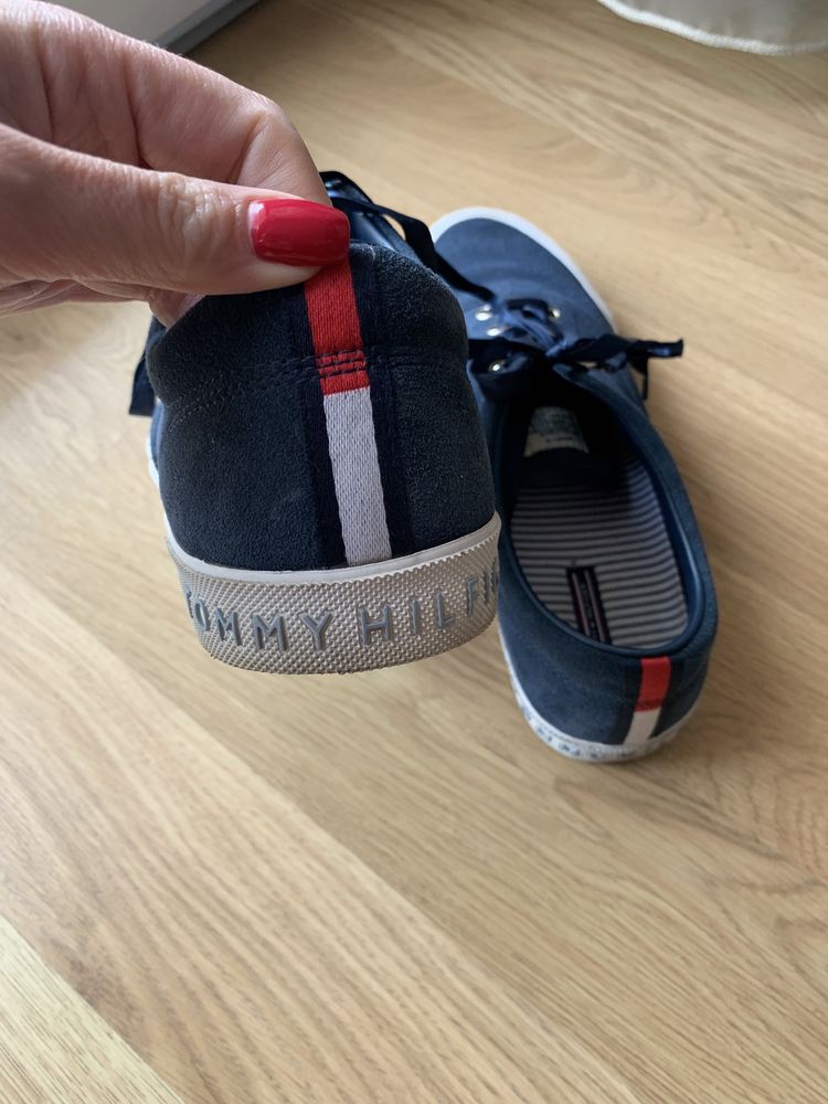 Granatowe zamszowe buty sportowe Tommy Hilfiger rozmiar 40