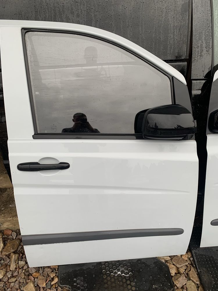 Двері Mercedes-Benz Vito 639