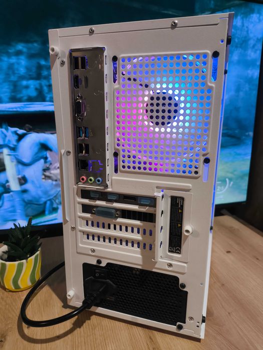 Komputer Gamingowy Ryzen 5 3600/RX 6600 8GB/16GB RAM/1TB SSD/Wi-Fi/Gw.